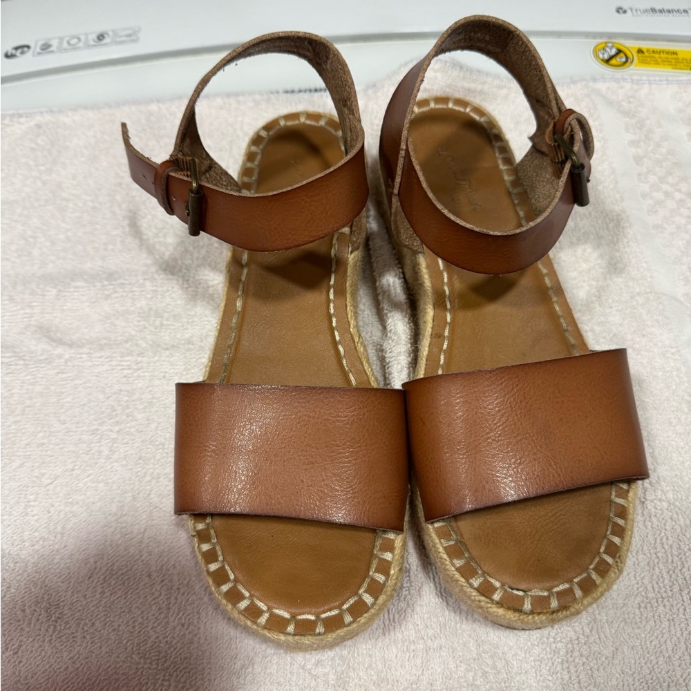 Ladies sandals